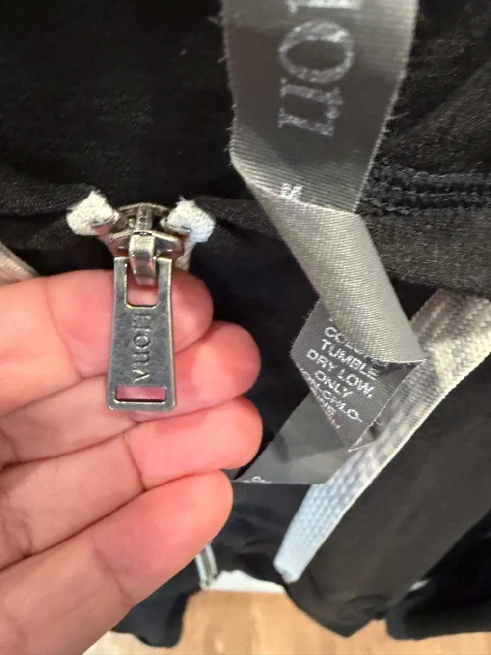 Vuori Halo Performance Hoodie - Picture 5 of 7